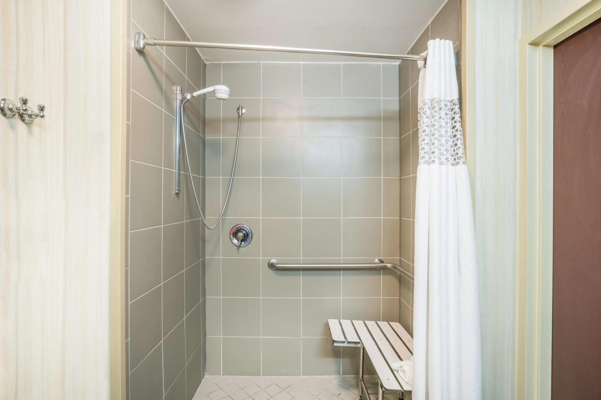 Hotel Hampton 3*